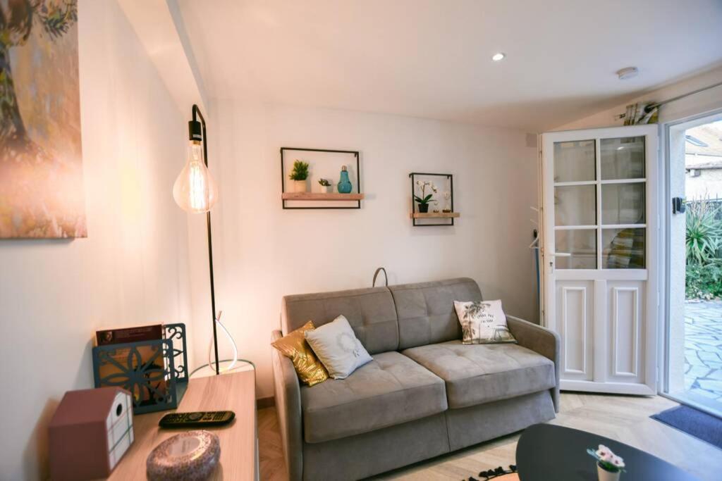 Instant Fleury, Studio Cosy Avec Jardin Secret บาร์บิซง ภายนอก รูปภาพ